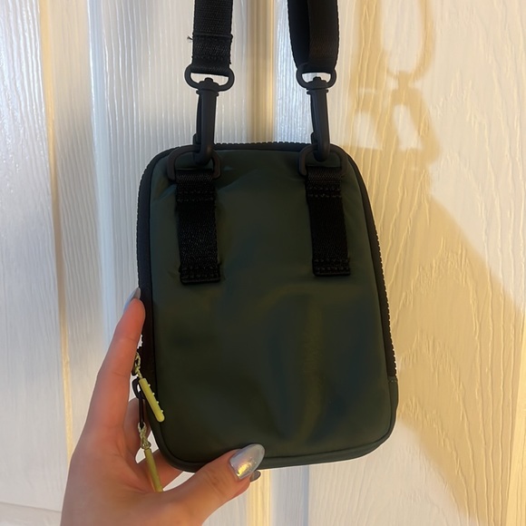 Lululemon crossbody bag - Picture 2 of 4